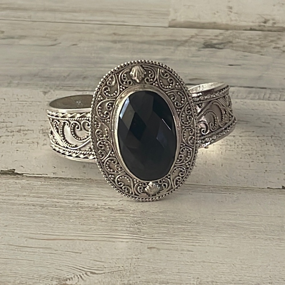 Beautiful Silver Onyx Cuff Bracelet.